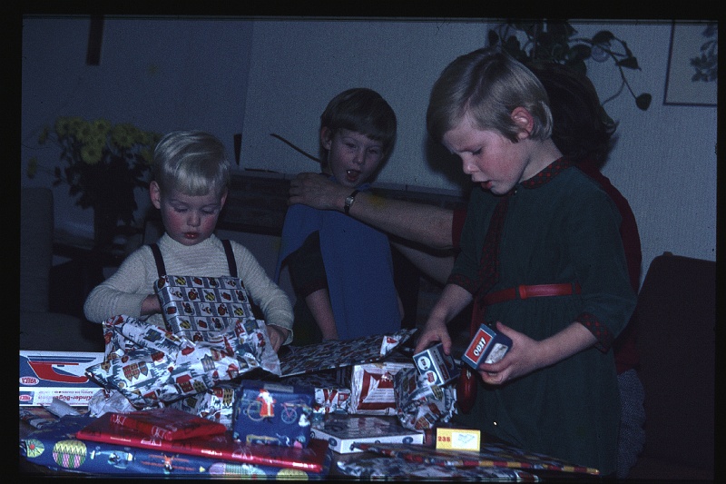 35.Delft dec 1967 Mama,Brigitte,Marion,Peter.JPG